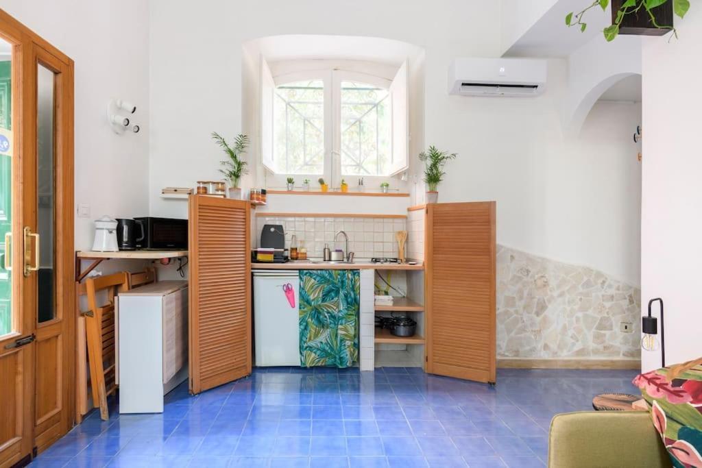 Bouganville Holiday House نابولي المظهر الخارجي الصورة