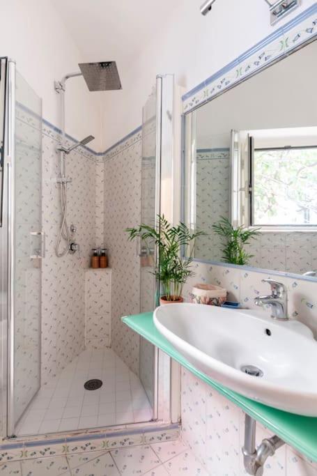 Bouganville Holiday House نابولي المظهر الخارجي الصورة