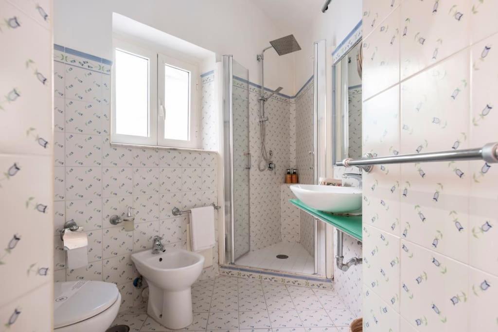 Bouganville Holiday House نابولي المظهر الخارجي الصورة
